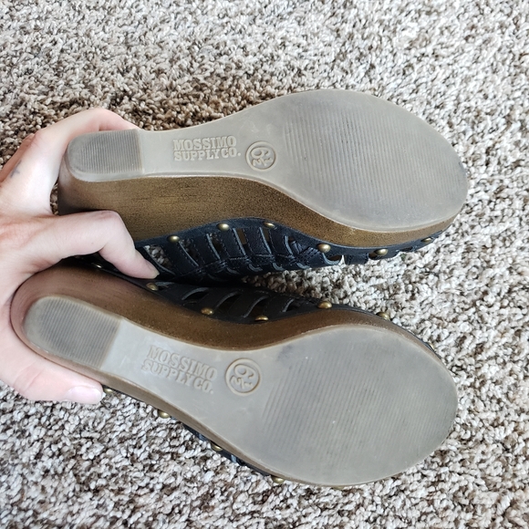 Mossimo Wedge Heels - Picture 4 of 6